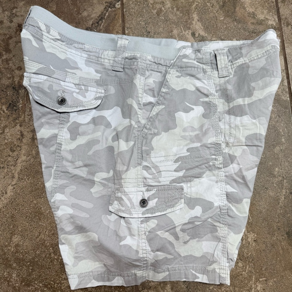 Style & Co. Light Gray Camo Cargo Shorts - Picture 3 of 4